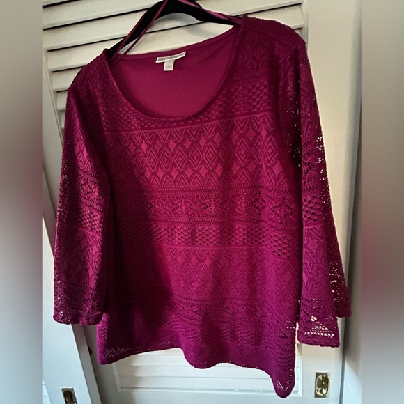 Like new Dana Buchman, plum colored lace print pull over top in size large - Picture 5 of 9